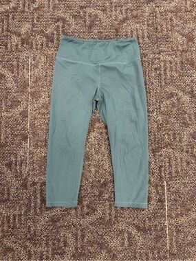 Yogalicicious Cropped Leggings in Teal with hidden pocket